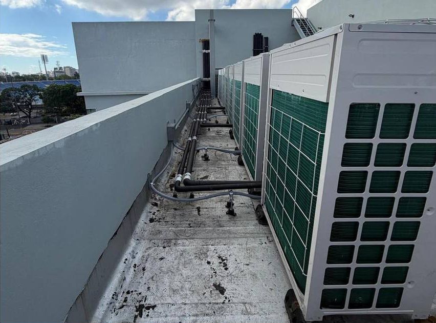 Condensadoras VRF Samsung en la azotea del edificio Coopreservas